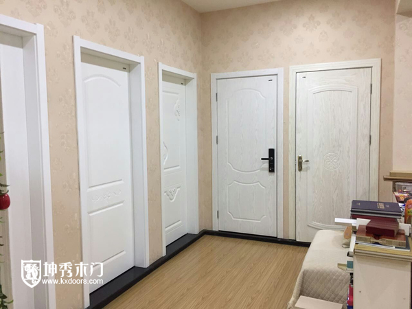 重庆坤秀木门：湖北襄阳经销商门店多款白色木门